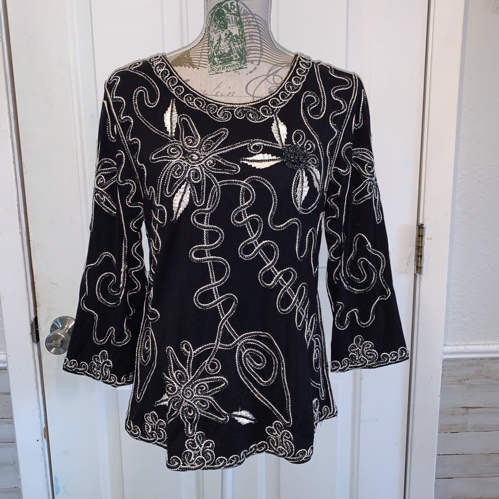Beautiful Lauren Michelle Embroidered Top❣️